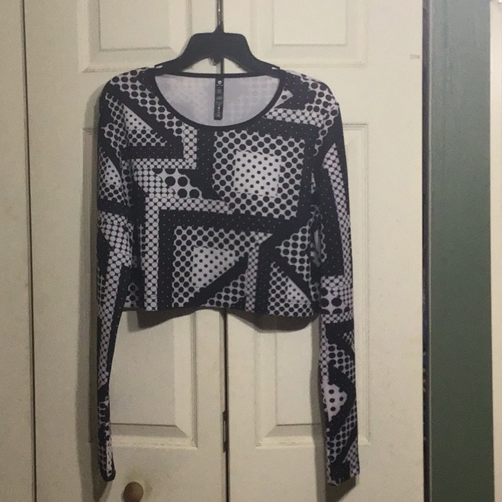 Black & white crop top.